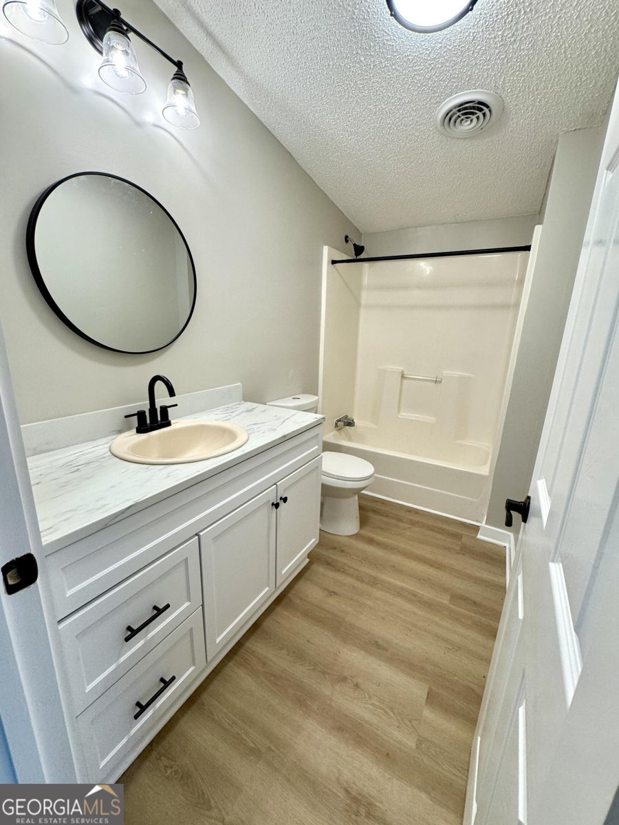 525 Horsefly Road Portal - 12