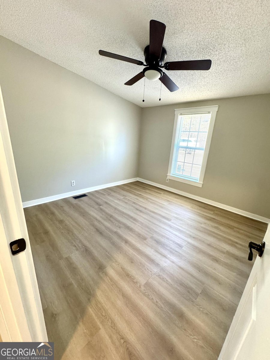 525 Horsefly Road Portal - 14