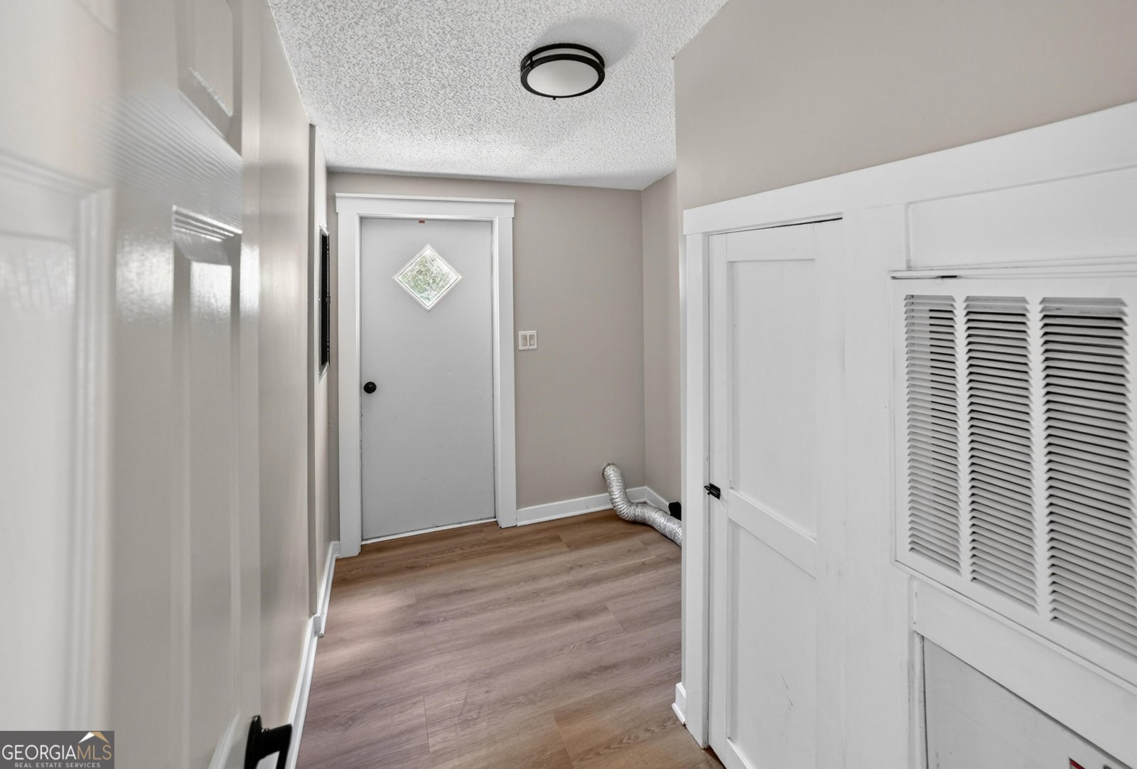 525 Horsefly Road Portal - 24