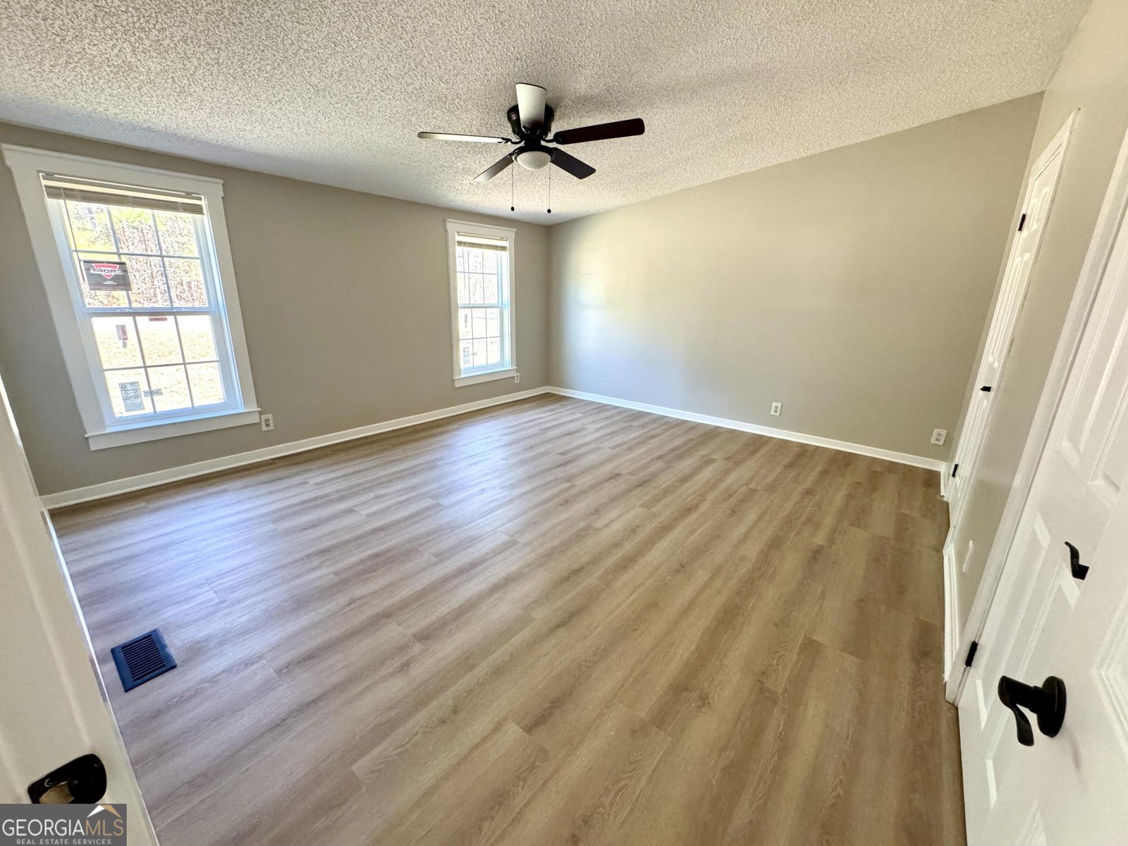 525 Horsefly Road Portal - 8