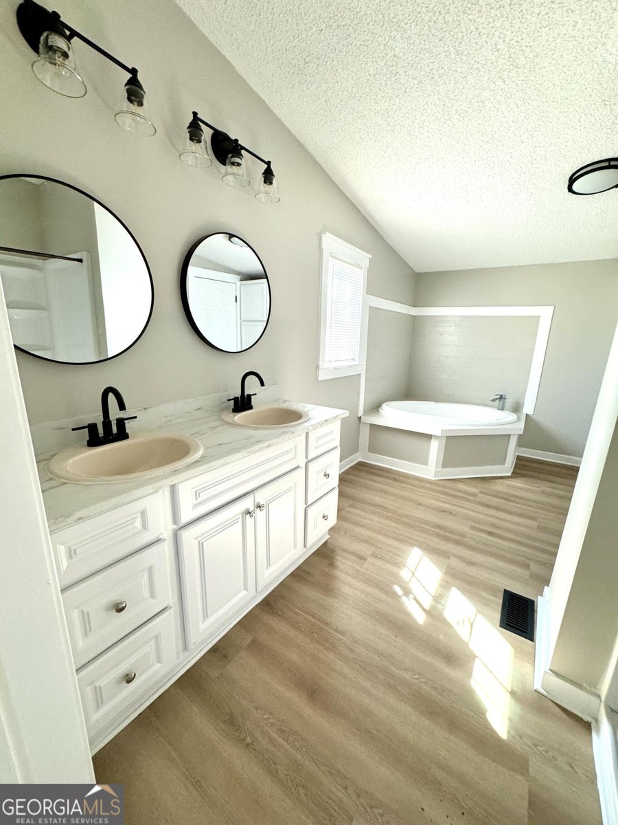 525 Horsefly Road Portal - 9