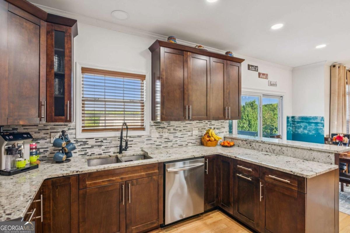1221 FOUNTAIN HEAD Court Lawrenceville - 13