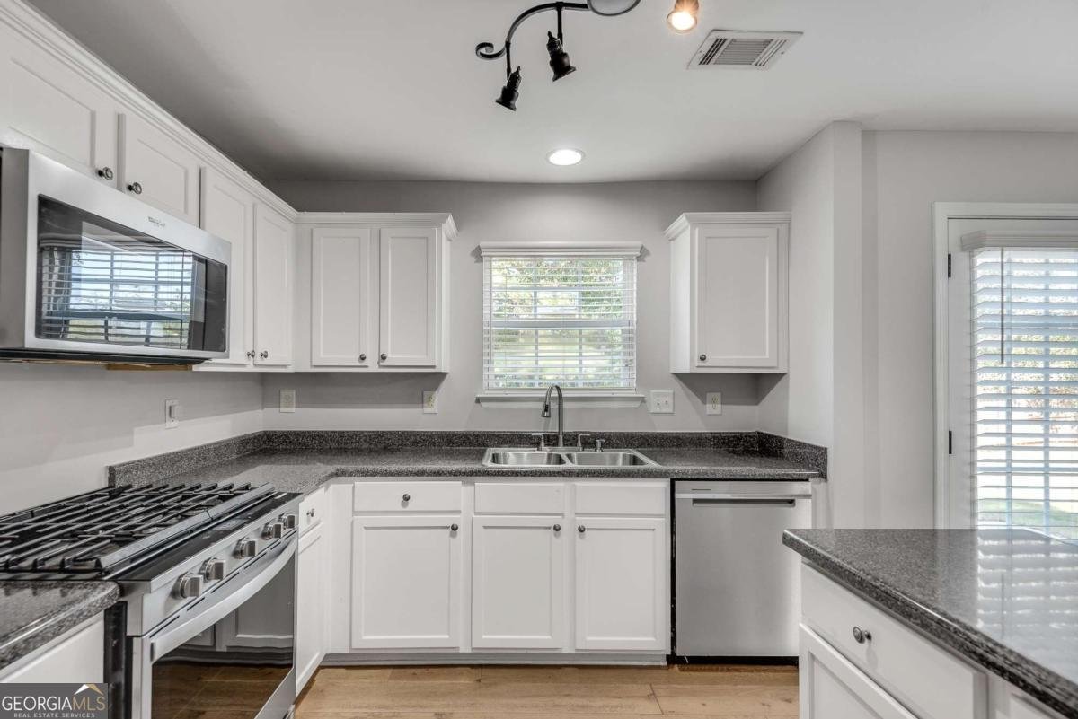 3675 Crescent Walk Lane Suwanee - 16