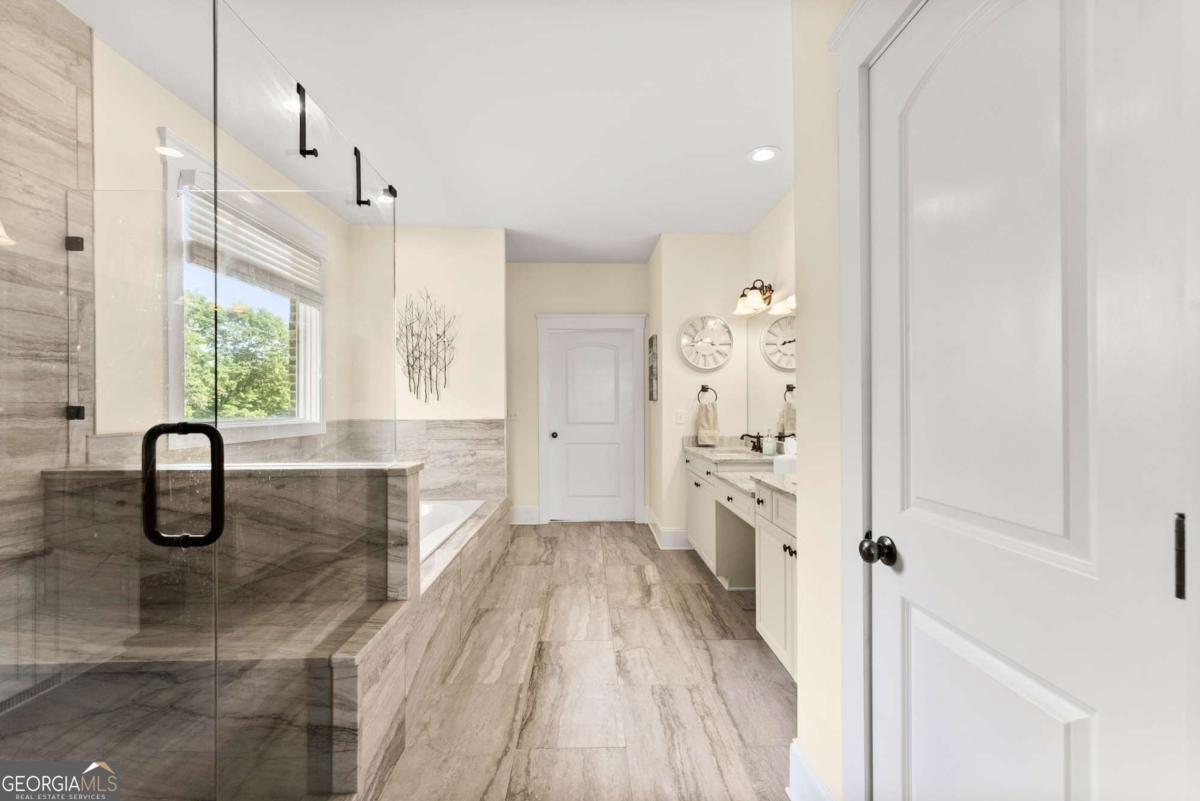 526 Orchard Drive Clarkesville - 29