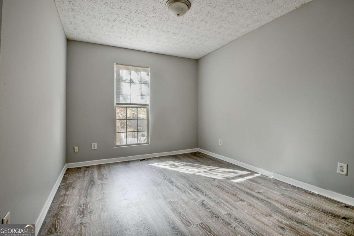 1915 Grove Way Hampton - 17