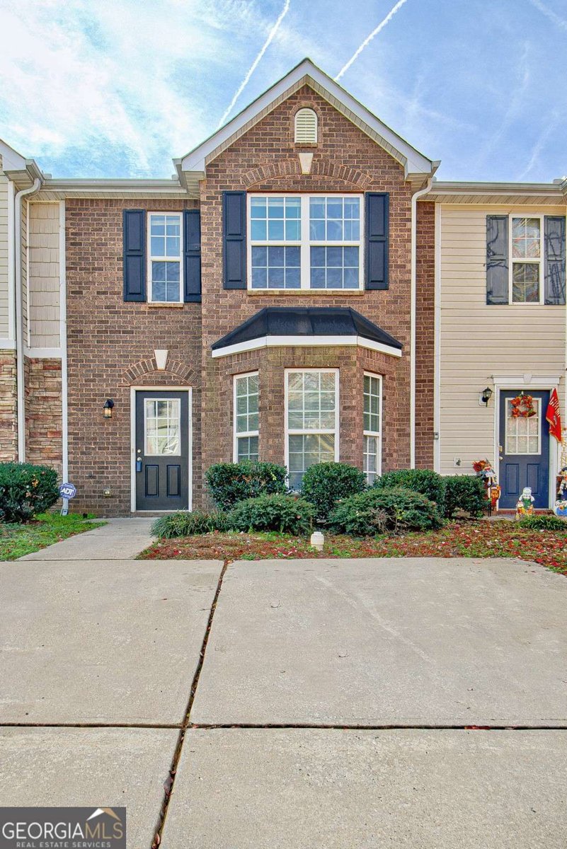 1915 Grove Way Hampton - 2