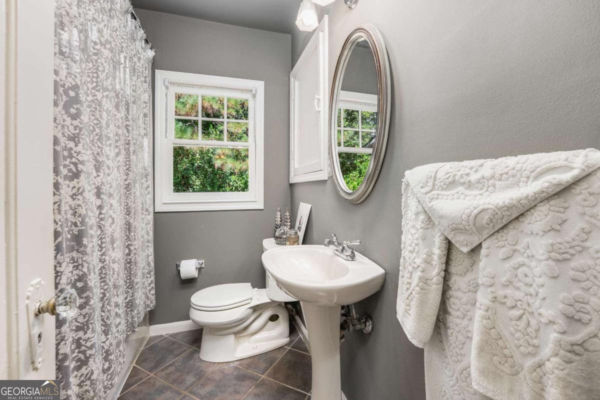 2323 SHENANDOAH Avenue Atlanta - 15