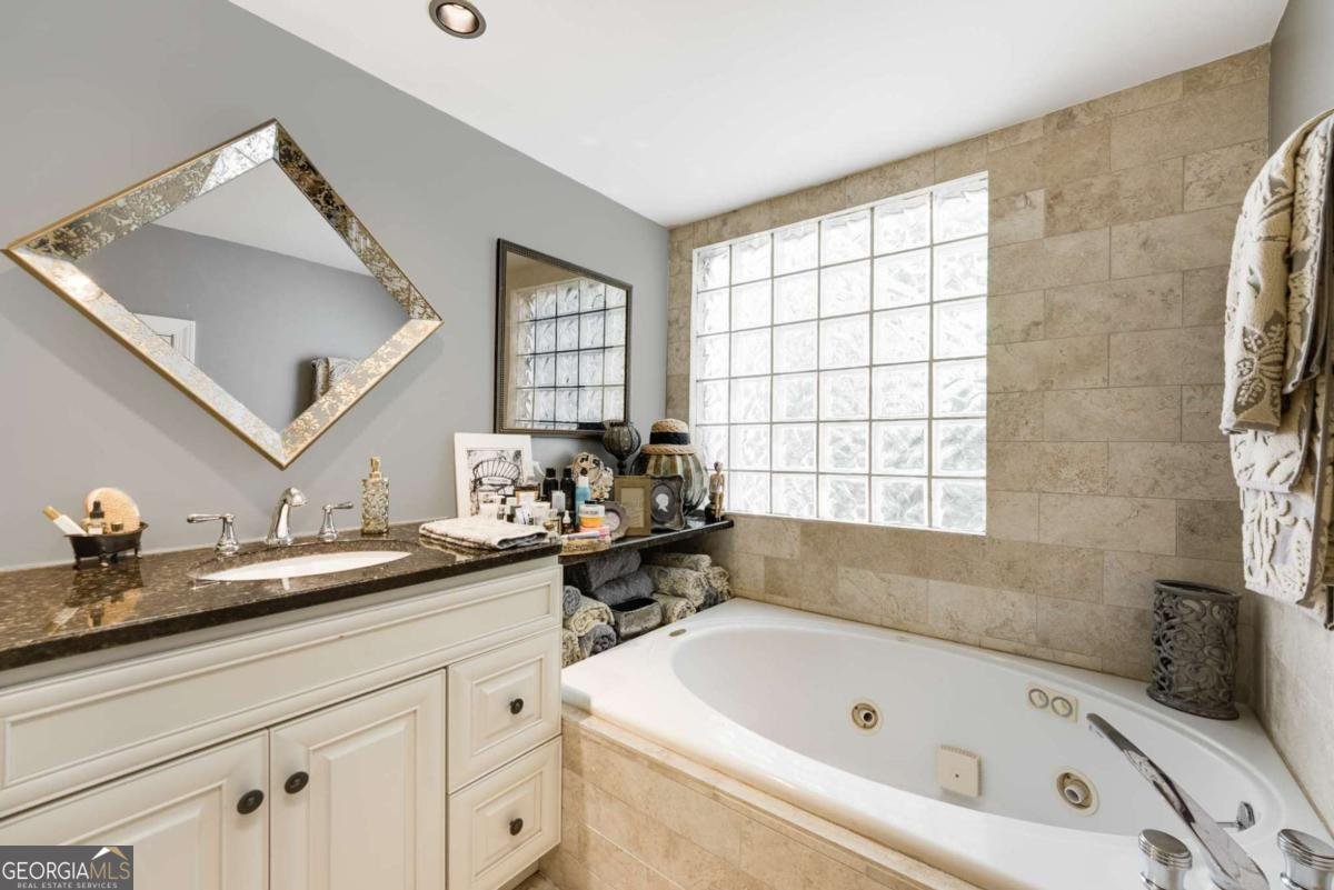 2323 SHENANDOAH Avenue Atlanta - 22