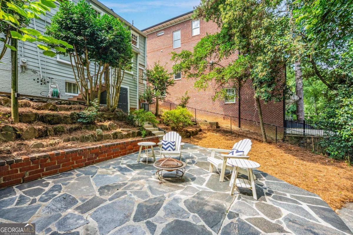 2323 SHENANDOAH Avenue Atlanta - 32