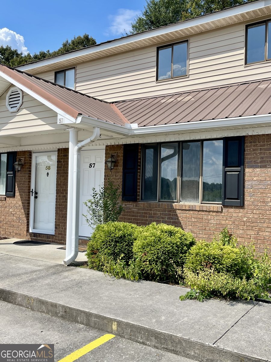 907 SIERRA Place Dalton - main photo