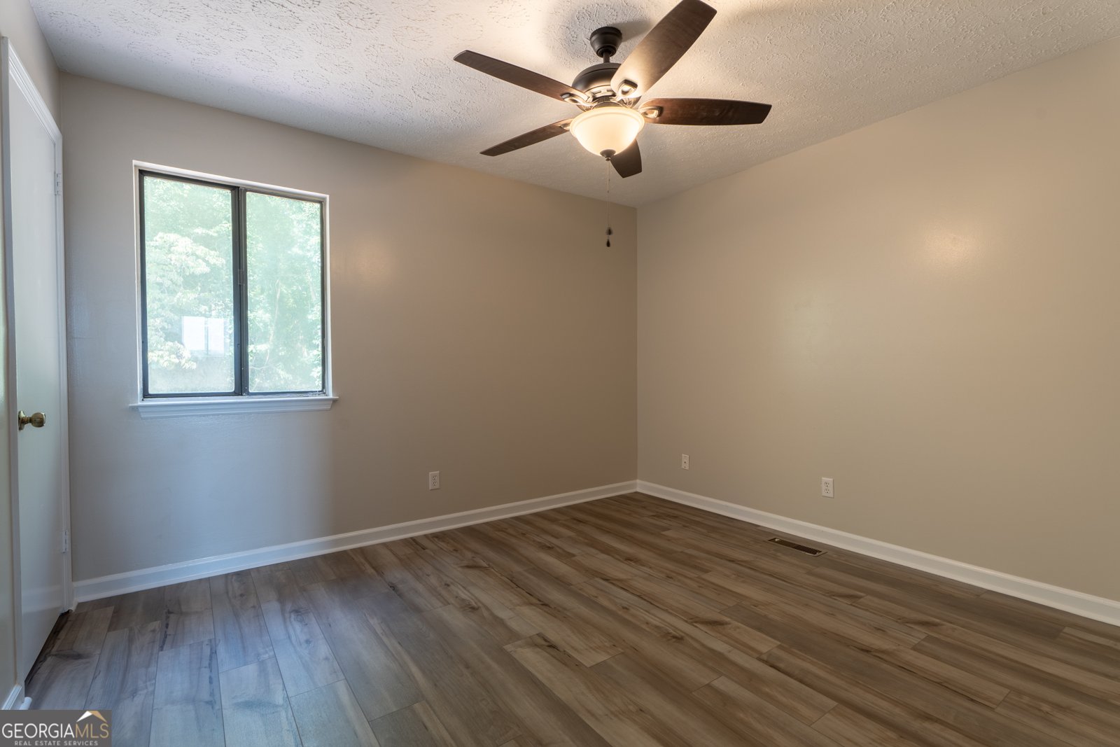 907 SIERRA Place Dalton - 16