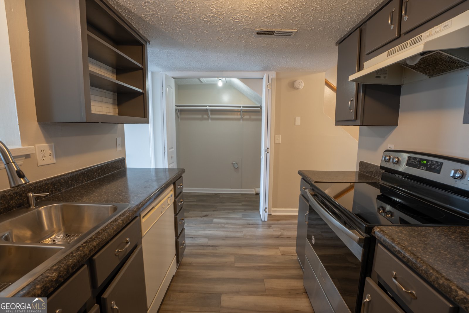 907 SIERRA Place Dalton - 6