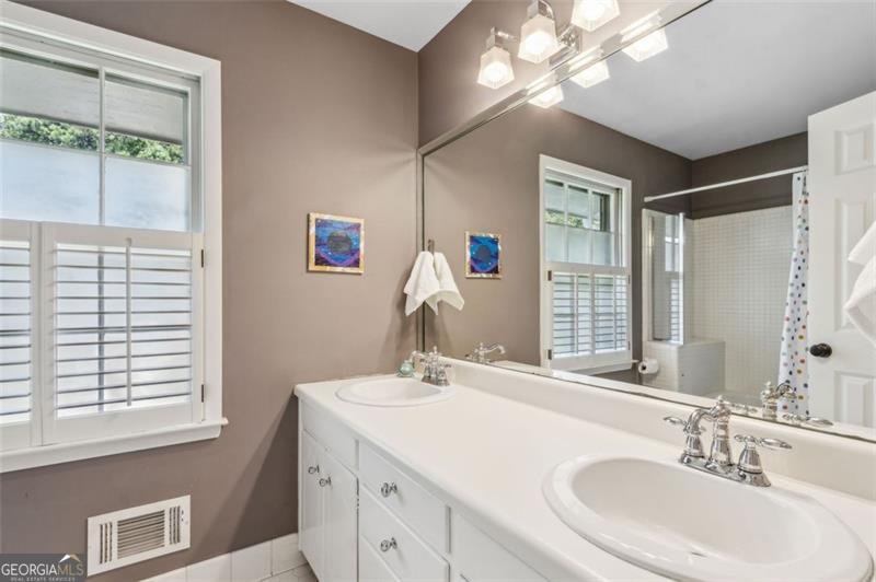 2585 FLEMINGTON Road Atlanta - 18