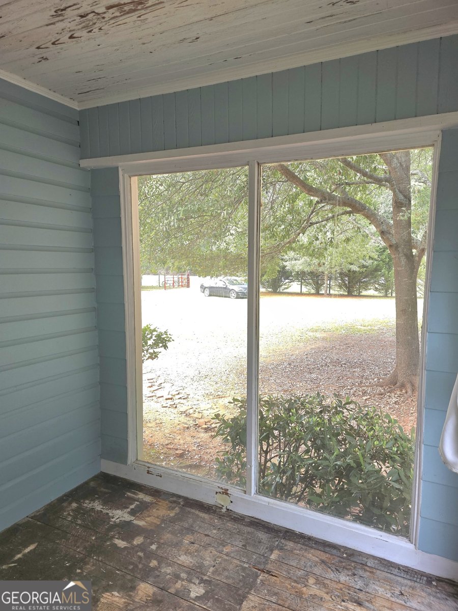 12927 Highway 142 Newborn - 7