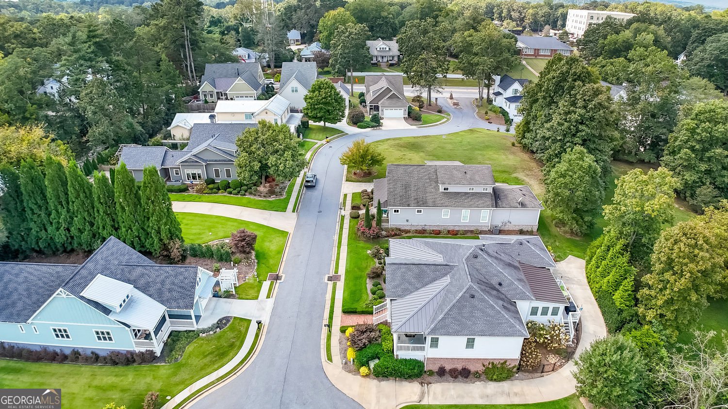 135 Village Drive Clarkesville - 38