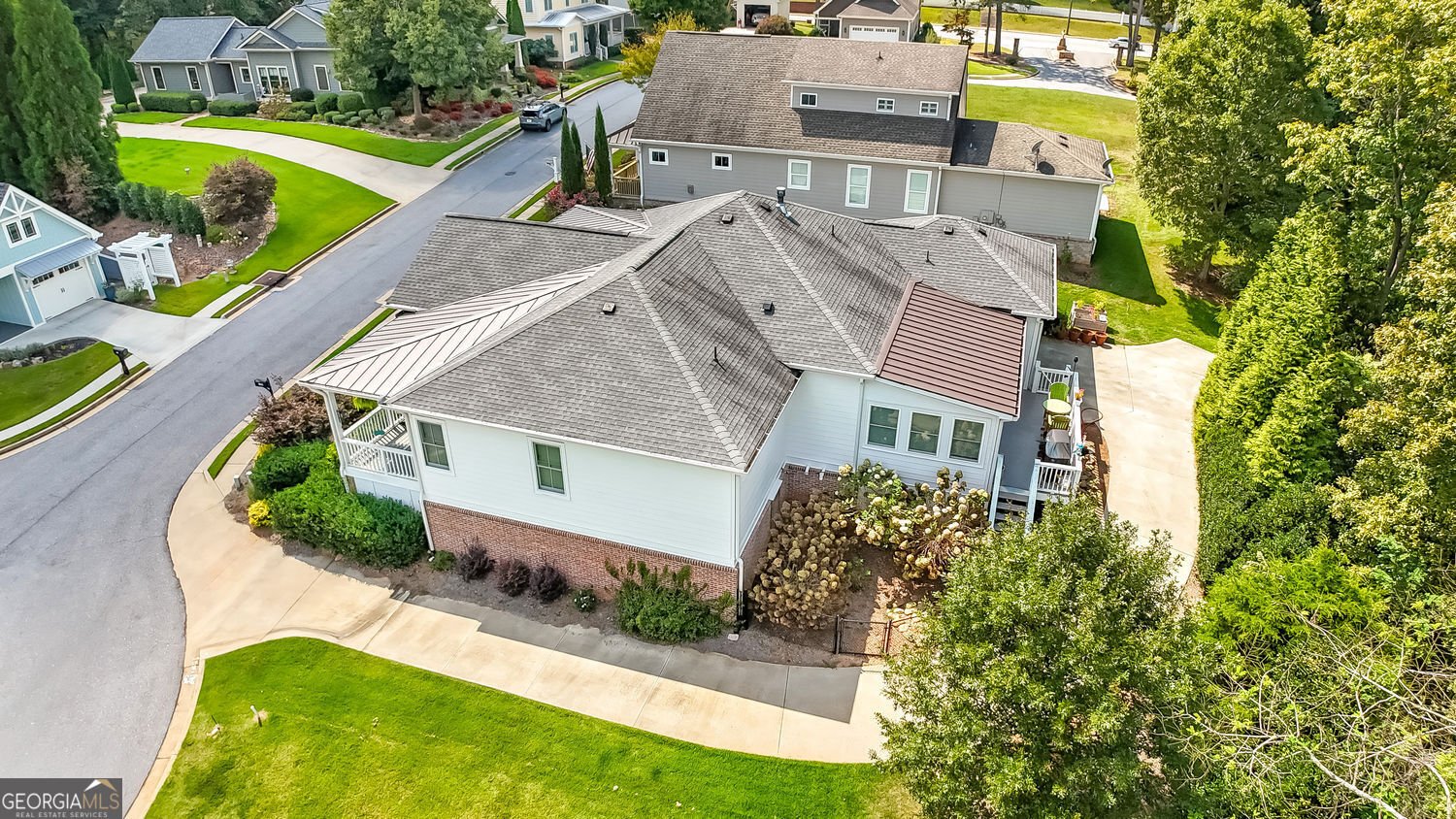 135 Village Drive Clarkesville - 40