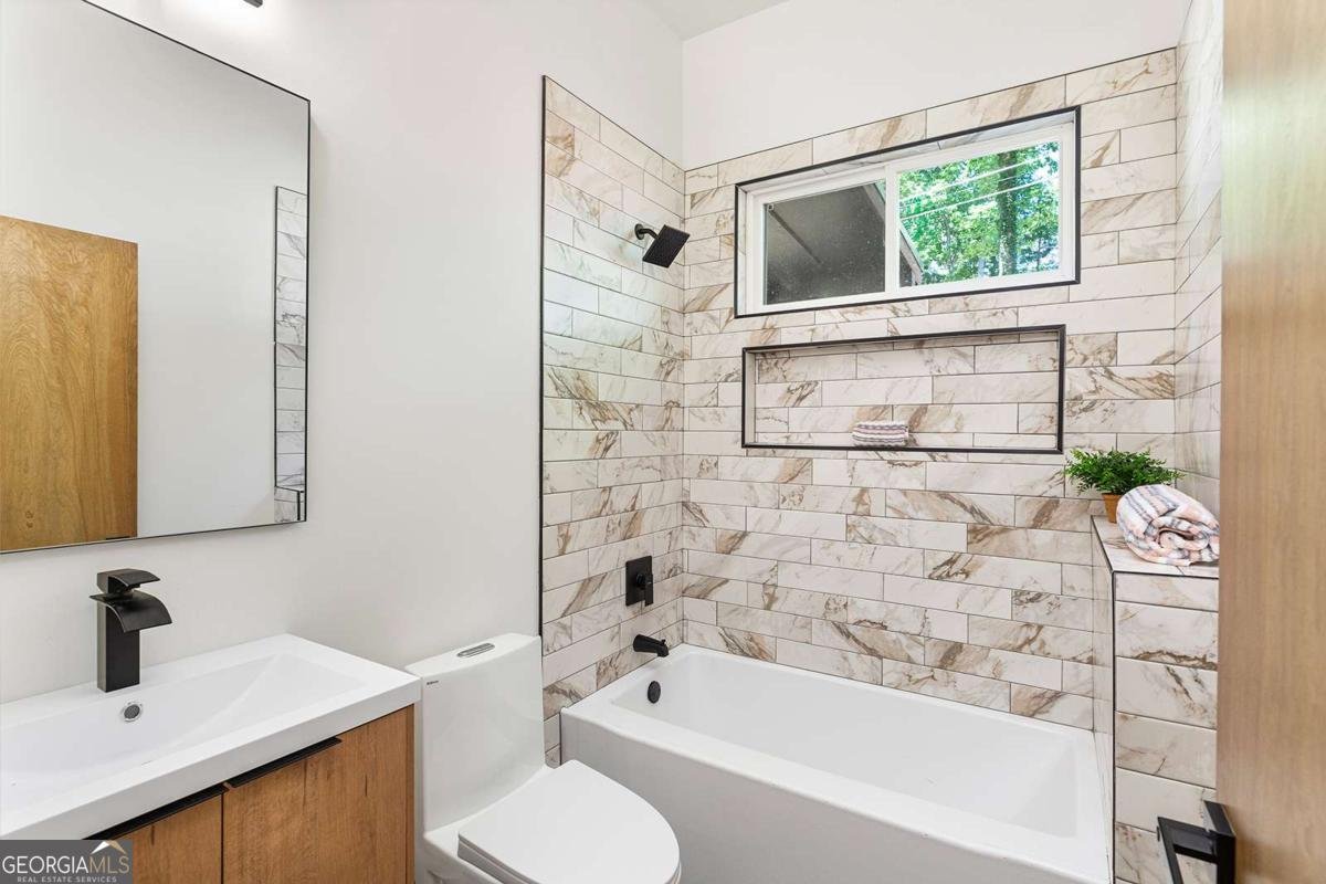 977 Fleetwood Circle Atlanta - 7