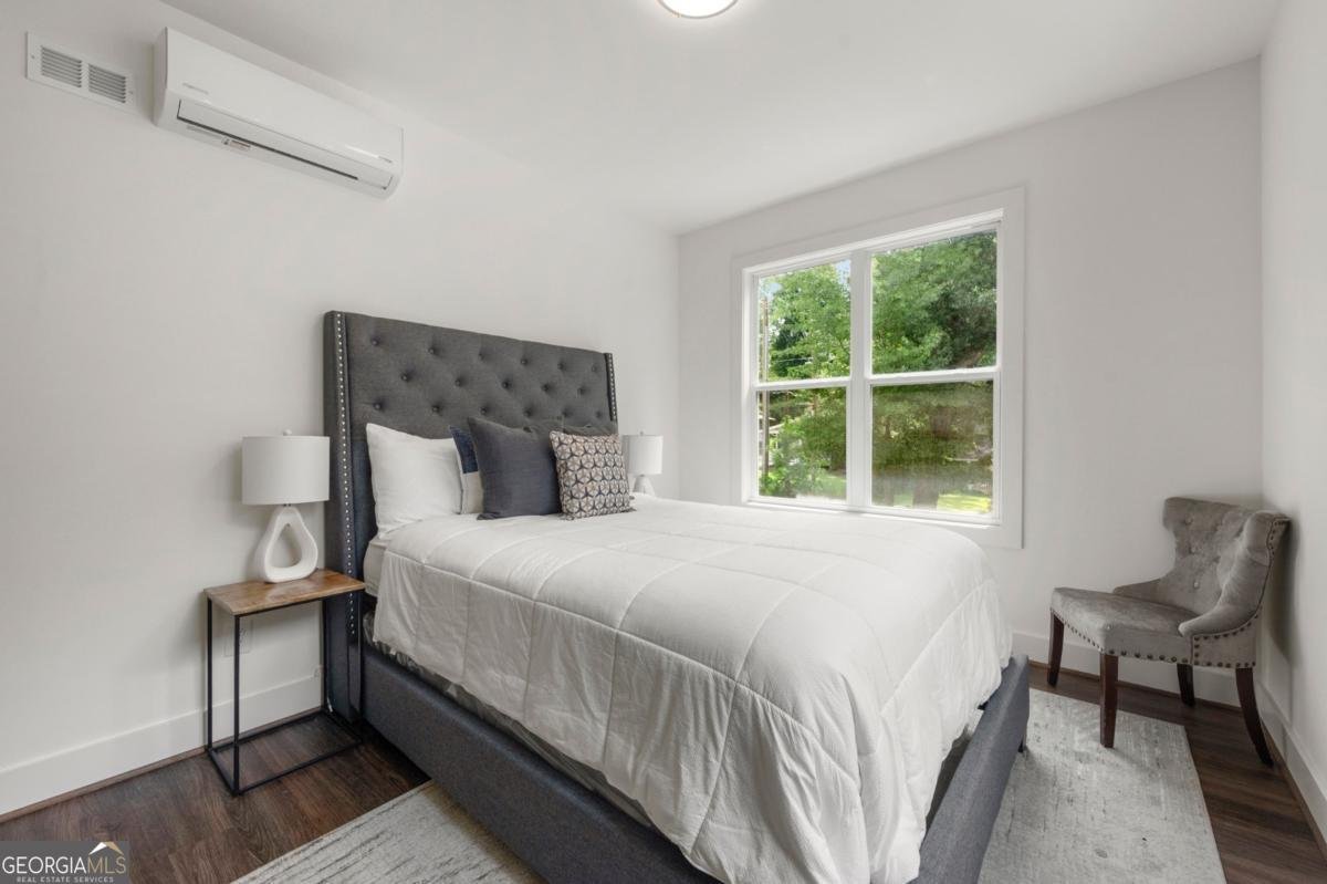 1098 WEDGEWOOD Drive Atlanta - 12