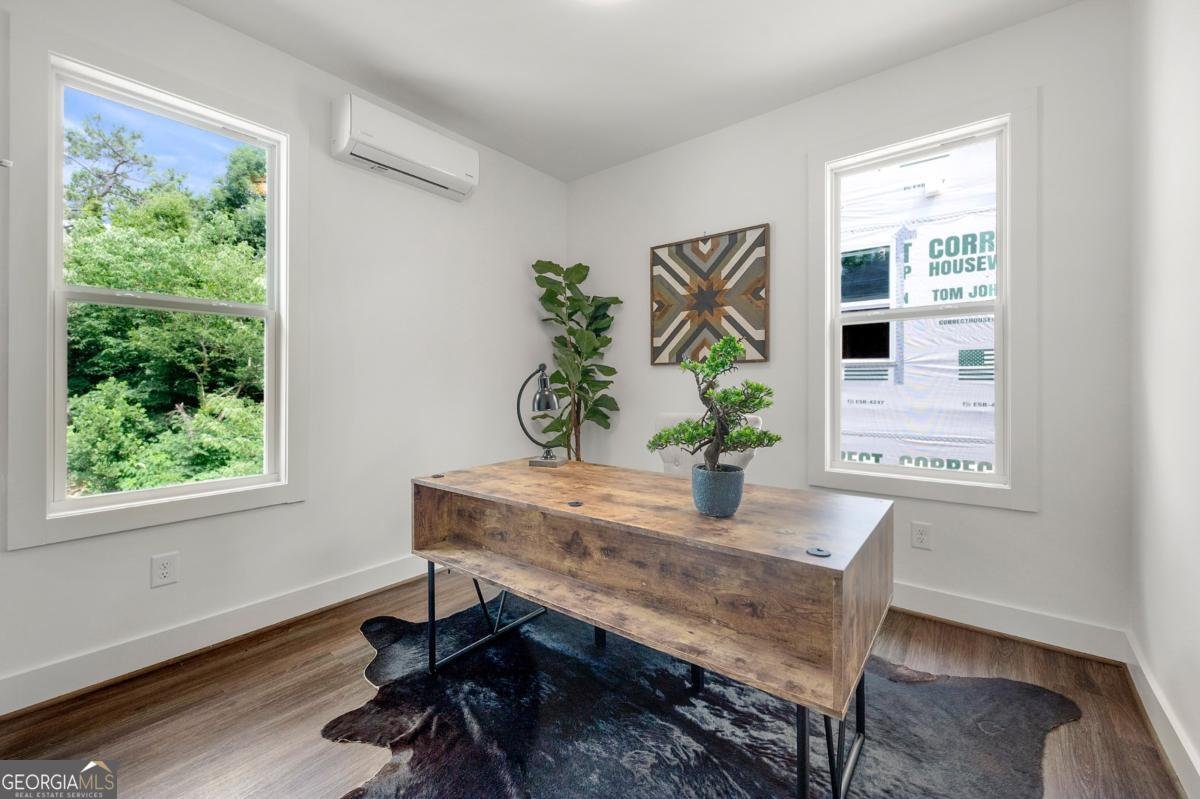 1098 WEDGEWOOD Drive Atlanta - 15