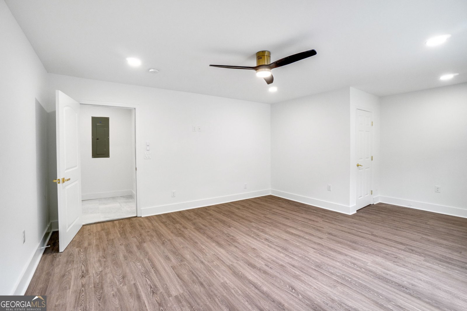 597 WOODCREST MANOR Drive Stone Mountain - 10