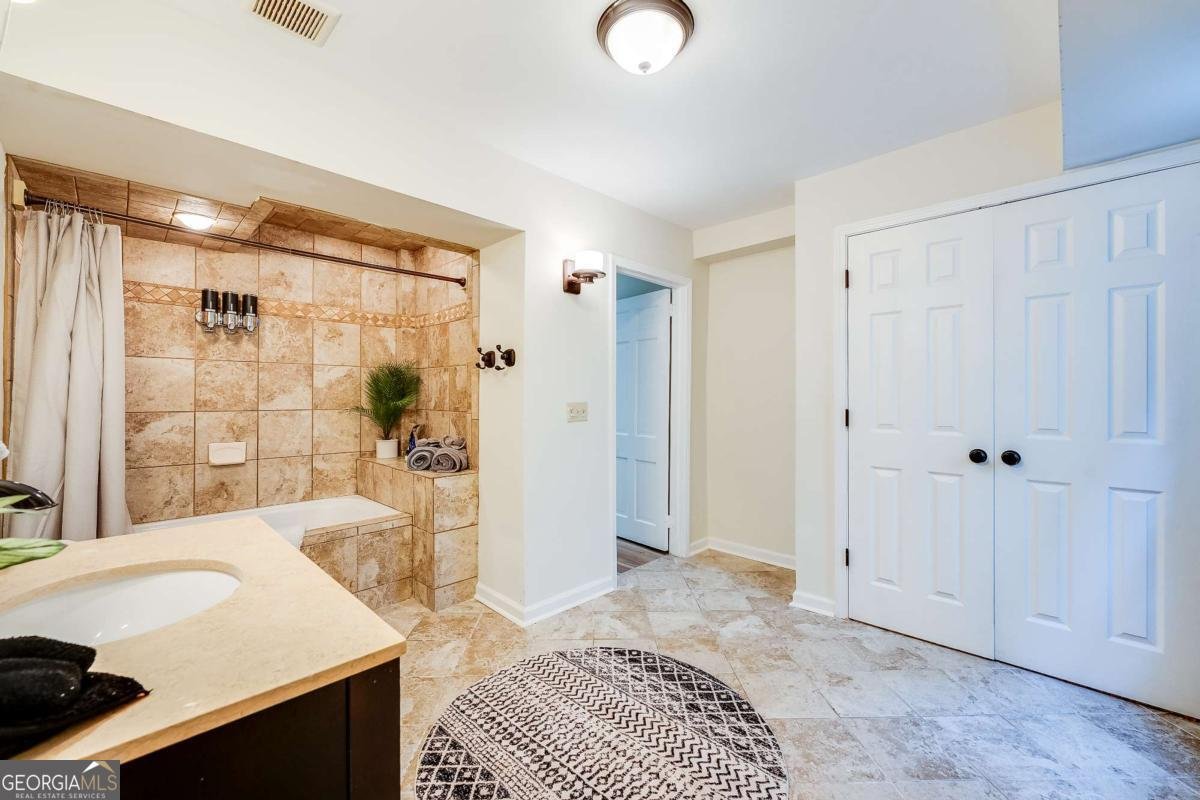 2083 Rugby Avenue College Park - 43