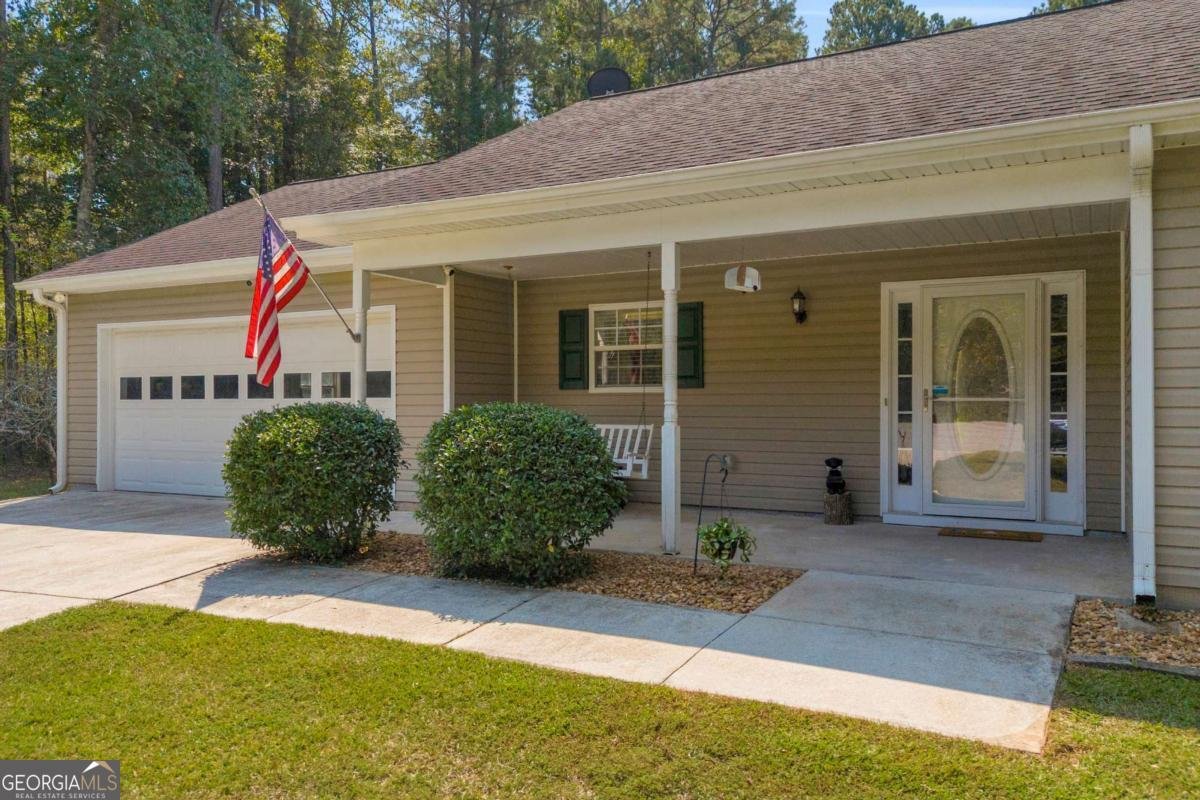 4010 Grove Trail Loganville - 1