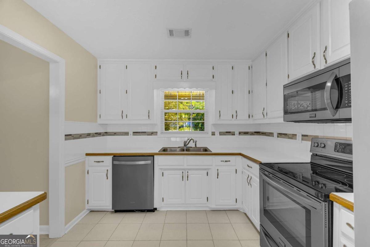 4010 Grove Trail Loganville - 14
