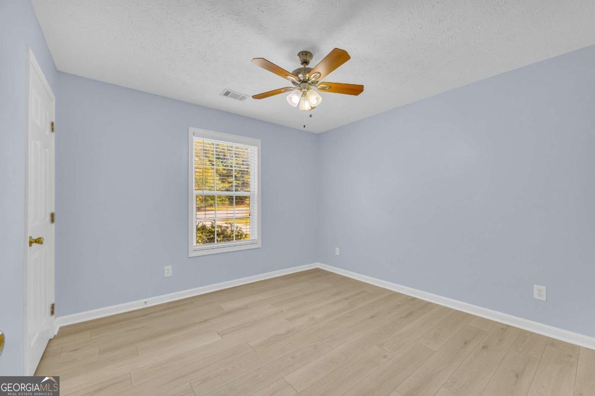 4010 Grove Trail Loganville - 29