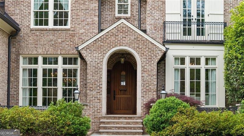 1740 Doncaster Drive Atlanta - 35