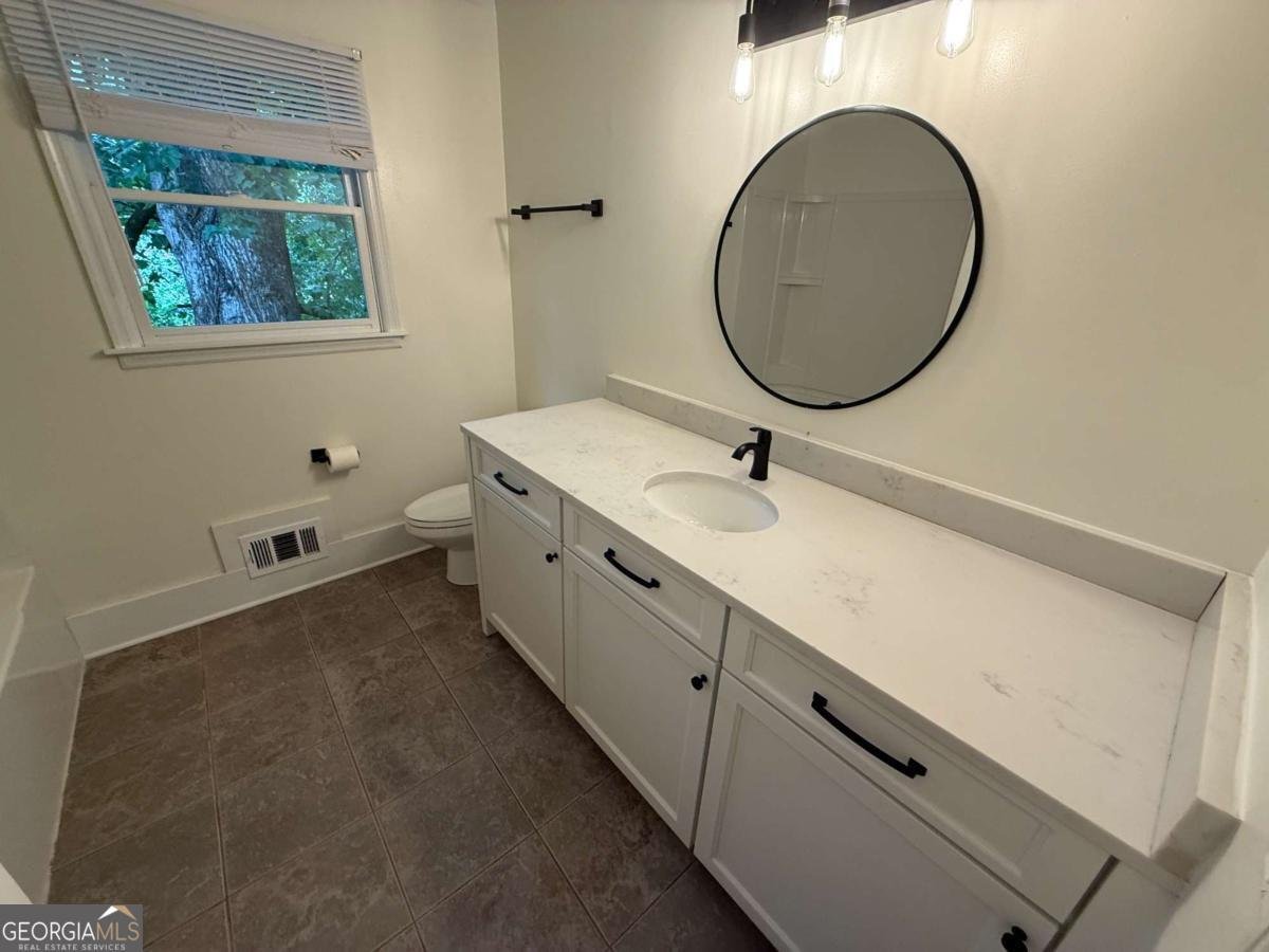 303 Council Bluff Woodstock - 15
