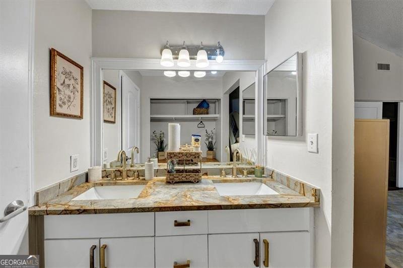 924 MODEL Stone Mountain - 31