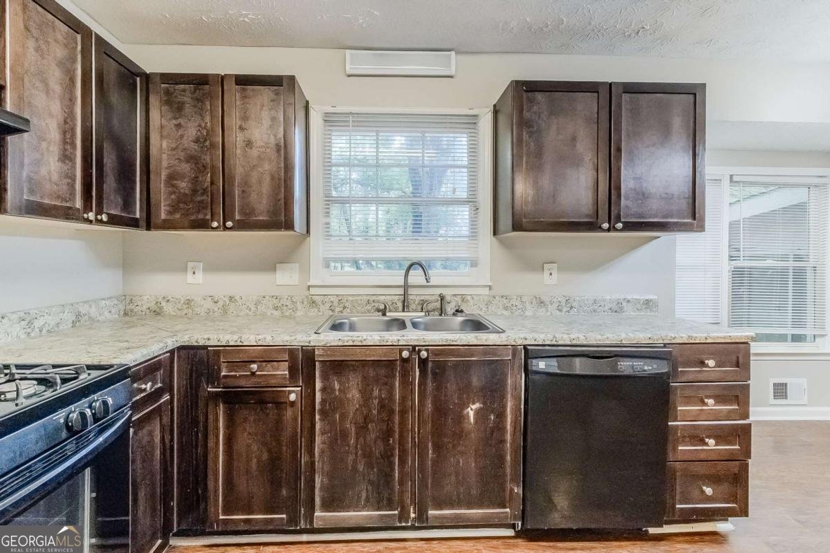 1075 Forest Heights Road Stone Mountain - 14