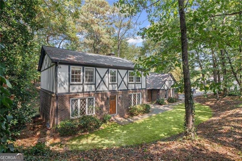 965 Heards Ferry Road Atlanta - 77