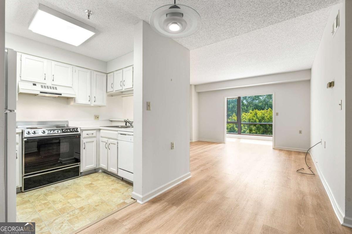 1800 Clairmont Lake Decatur - 12