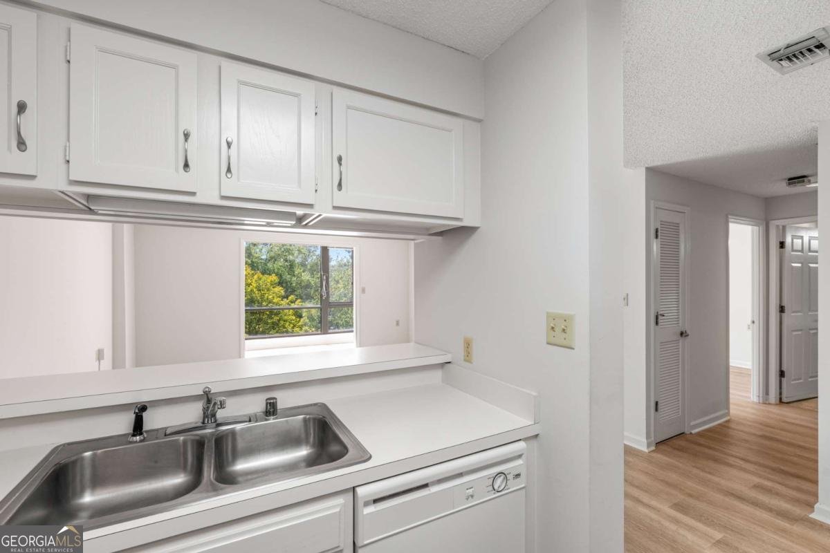 1800 Clairmont Lake Decatur - 17