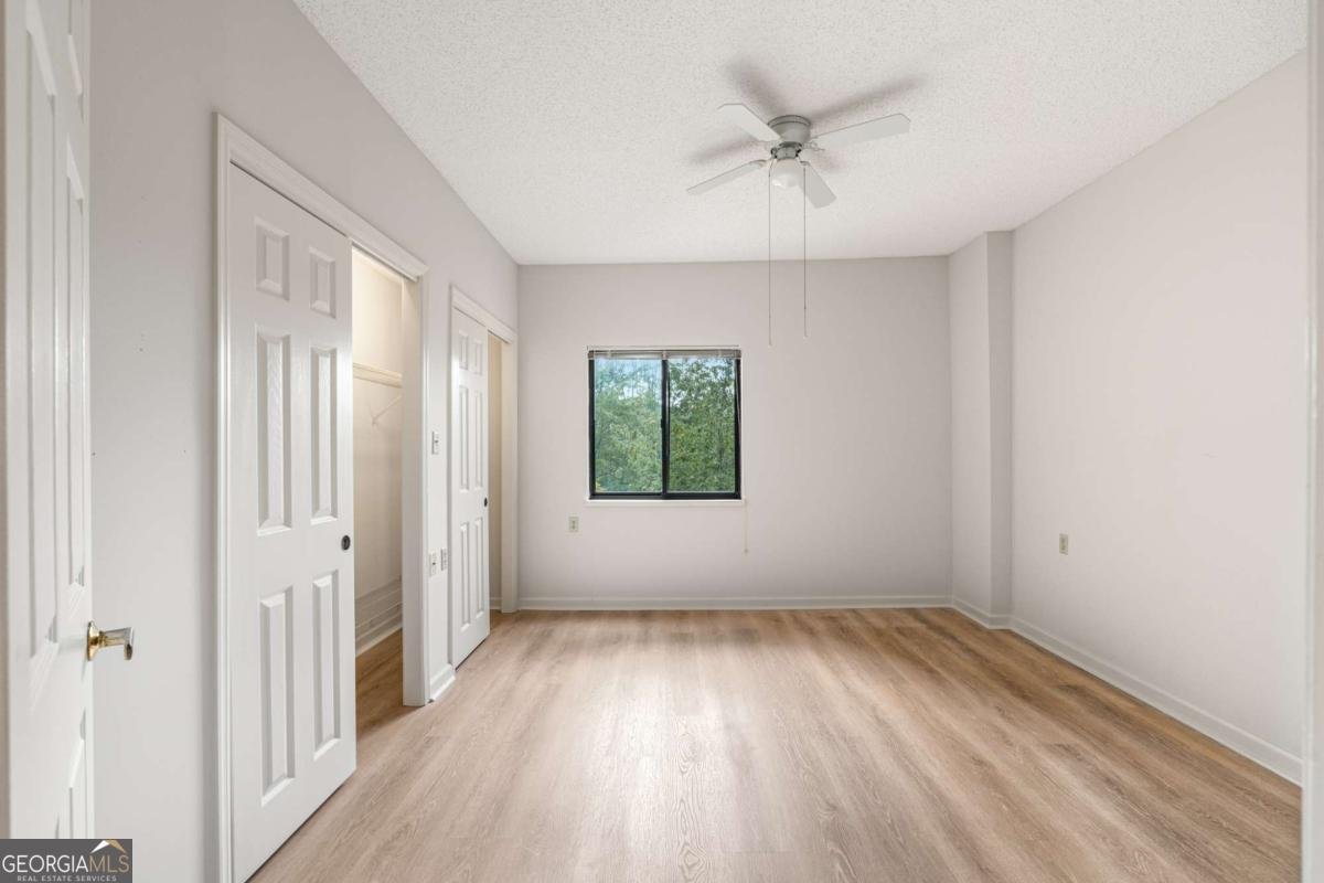 1800 Clairmont Lake Decatur - 19