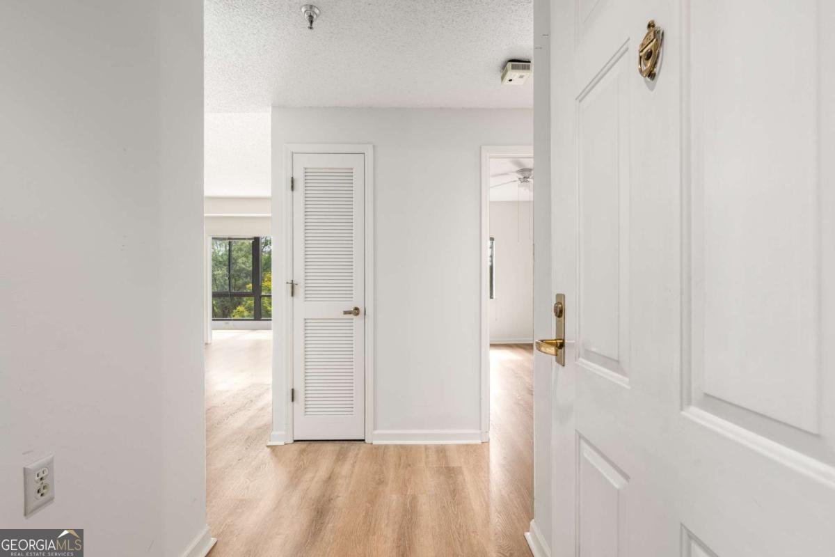 1800 Clairmont Lake Decatur - 23