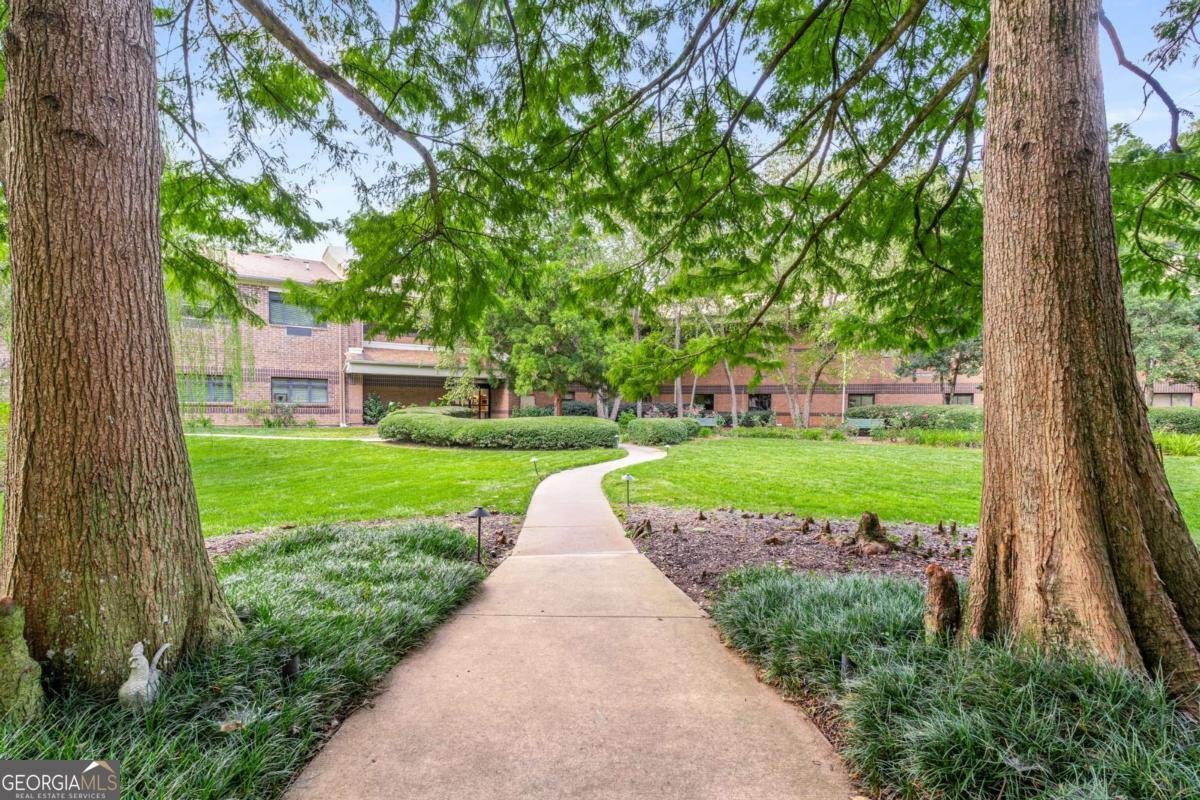 1800 Clairmont Lake Decatur - 29