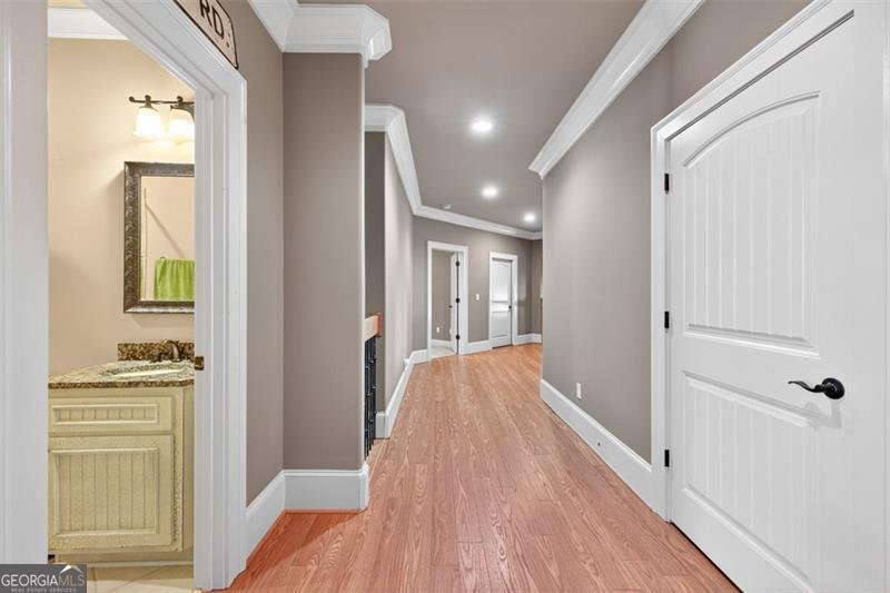 5829 SWINGING GATE Gainesville - 37
