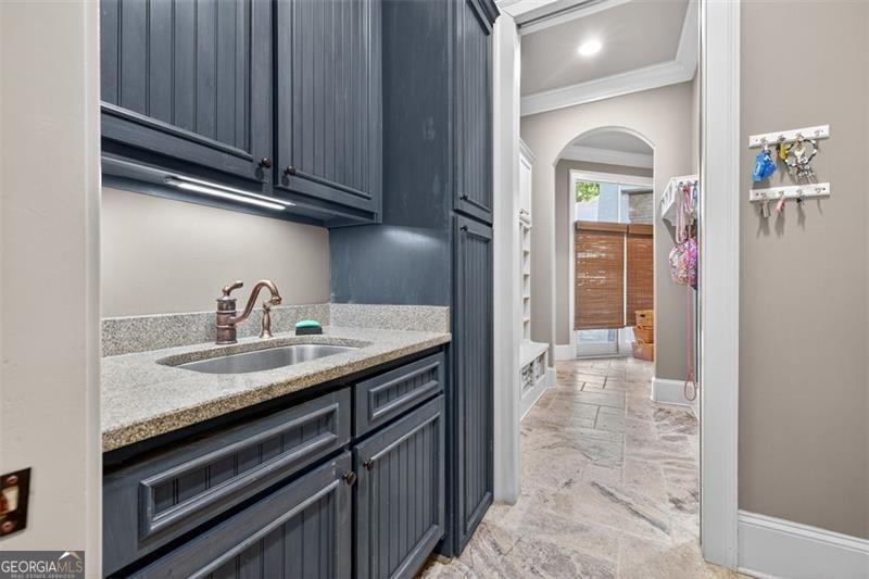 5829 SWINGING GATE Gainesville - 61