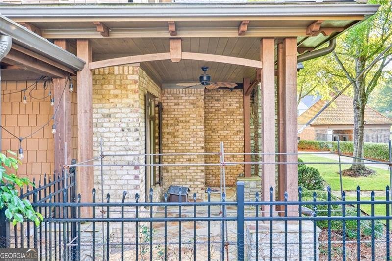 5829 SWINGING GATE Gainesville - 79