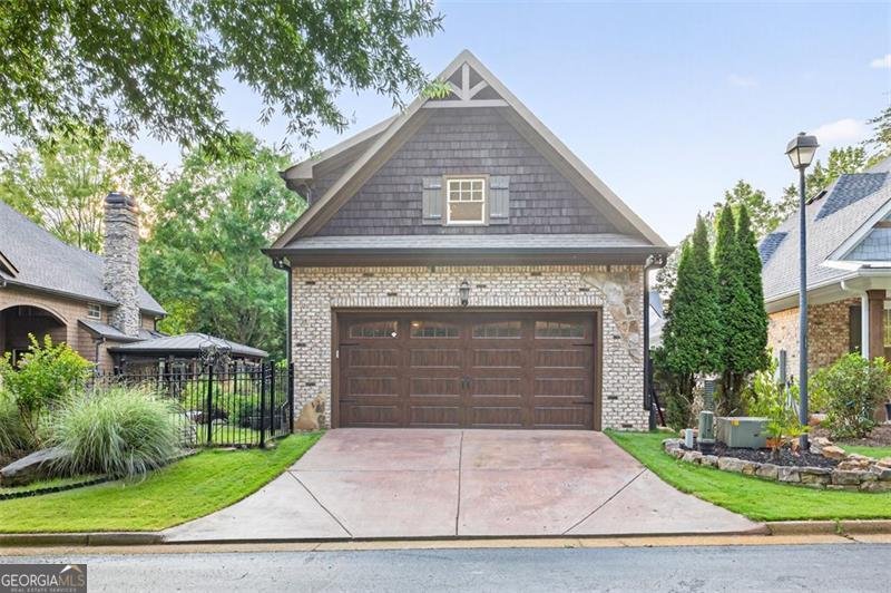 5829 SWINGING GATE Gainesville - 98