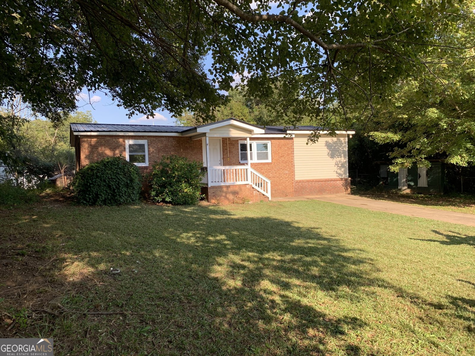 342 Phillips Circle Royston - 1