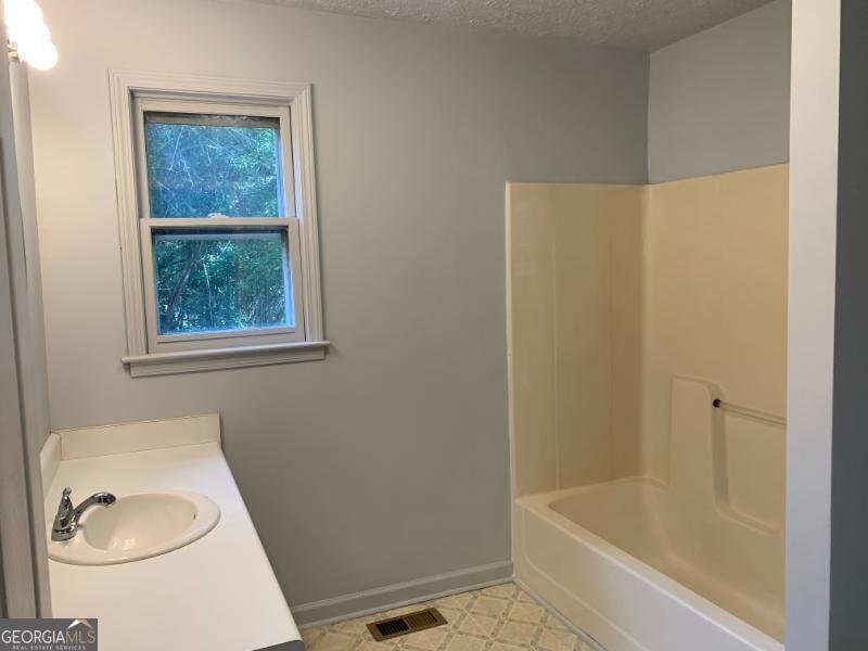 342 Phillips Circle Royston - 19