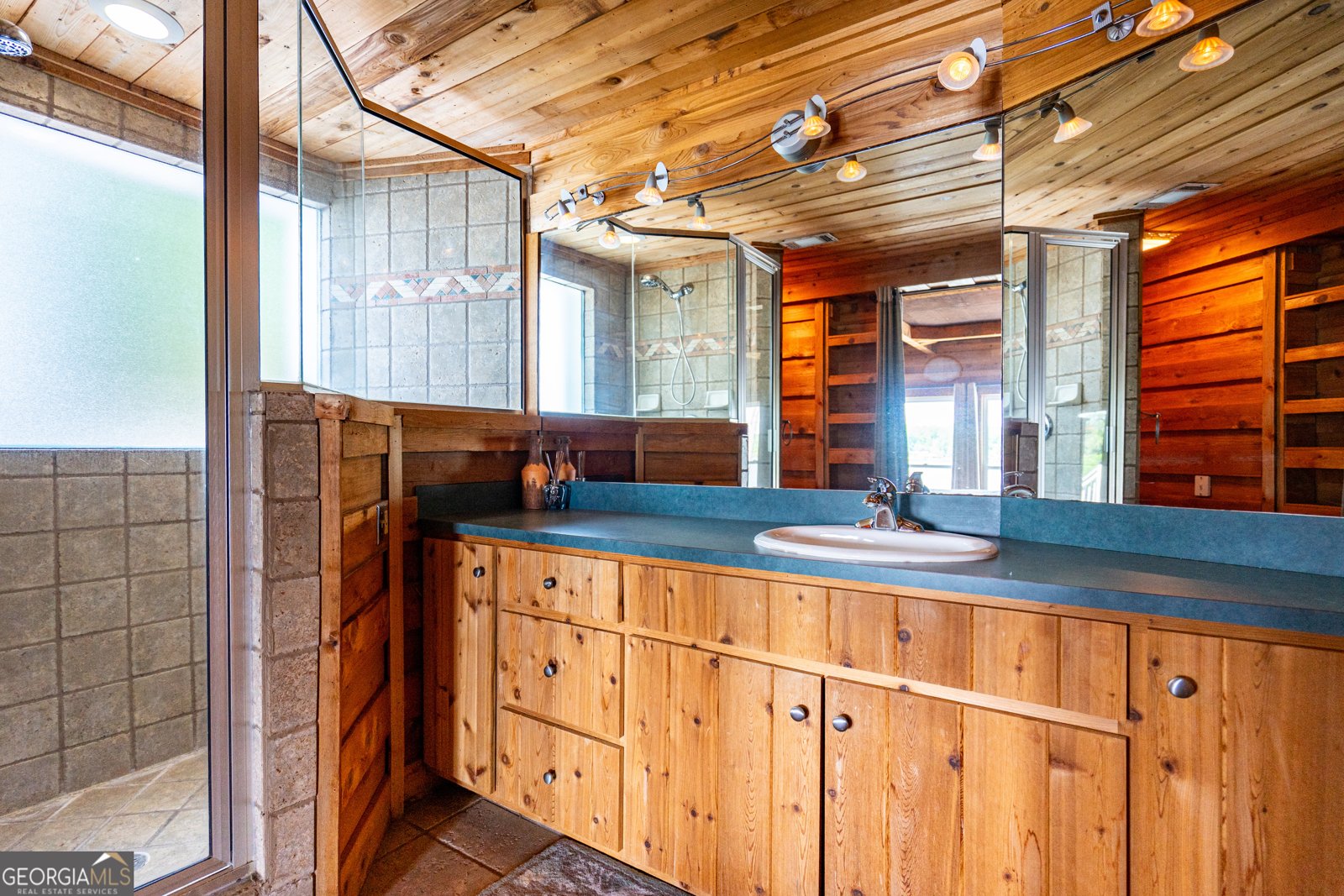 230 Kelly Drive Hamilton - 23