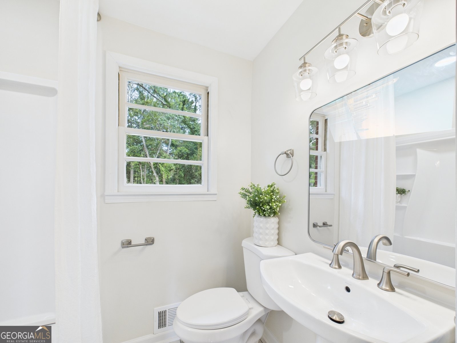 3533 Greenbriar Road Macon - 24