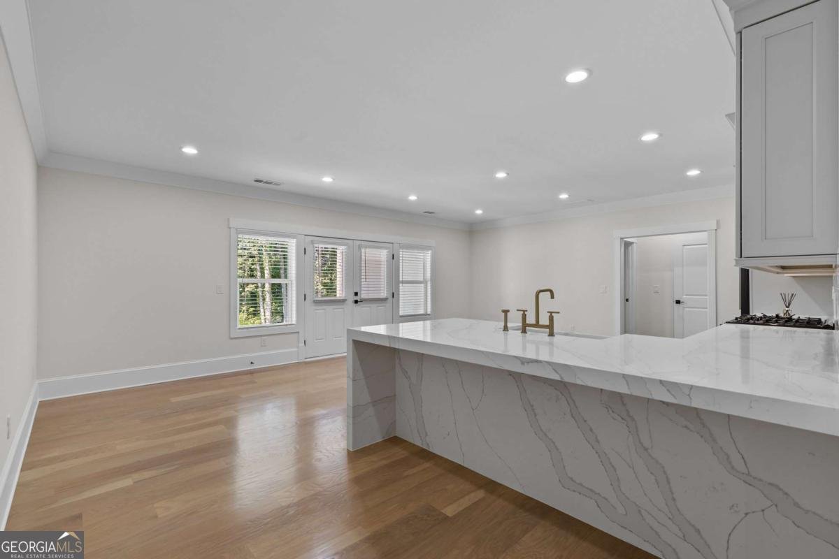 5 Olevia Street Winder - 60