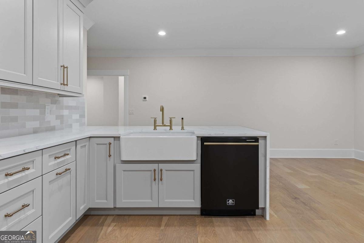 5 Olevia Street Winder - 64