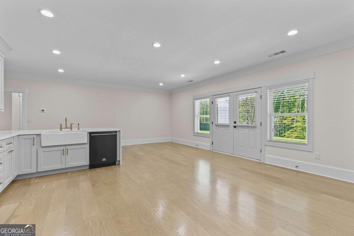 5 Olevia Street Winder - 66