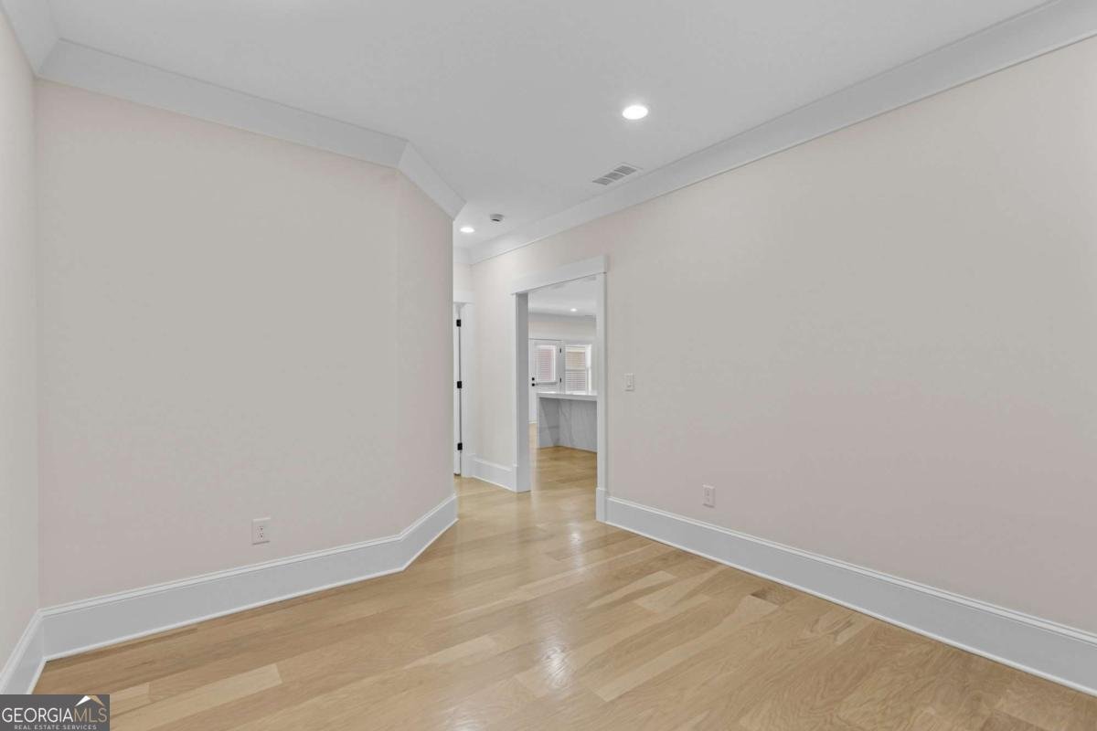 5 Olevia Street Winder - 75